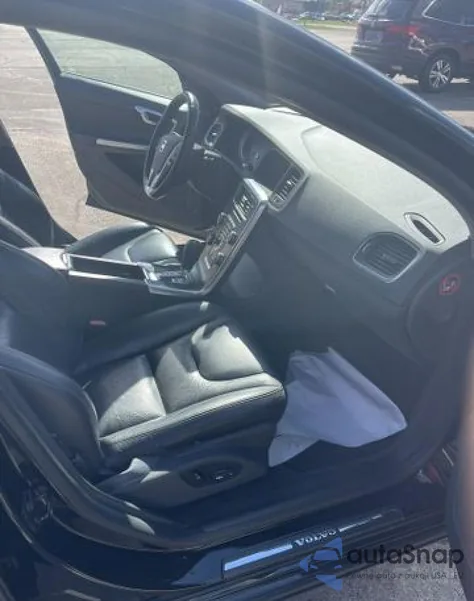 2012 Volvo S60 T5 z USA, uszkodzony, nr VIN YV1622FS2C2116540